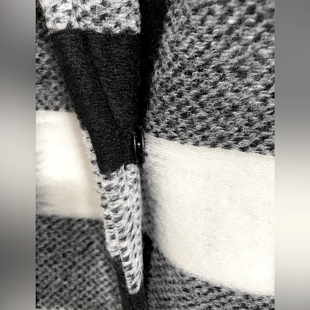 Cropped Checked Print Jacket - Picture 12 of 16